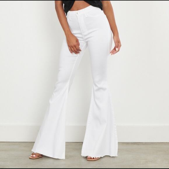 5/$30 Hummingbird High Rise Bellbottom Jeans White S - Picture 1 of 6